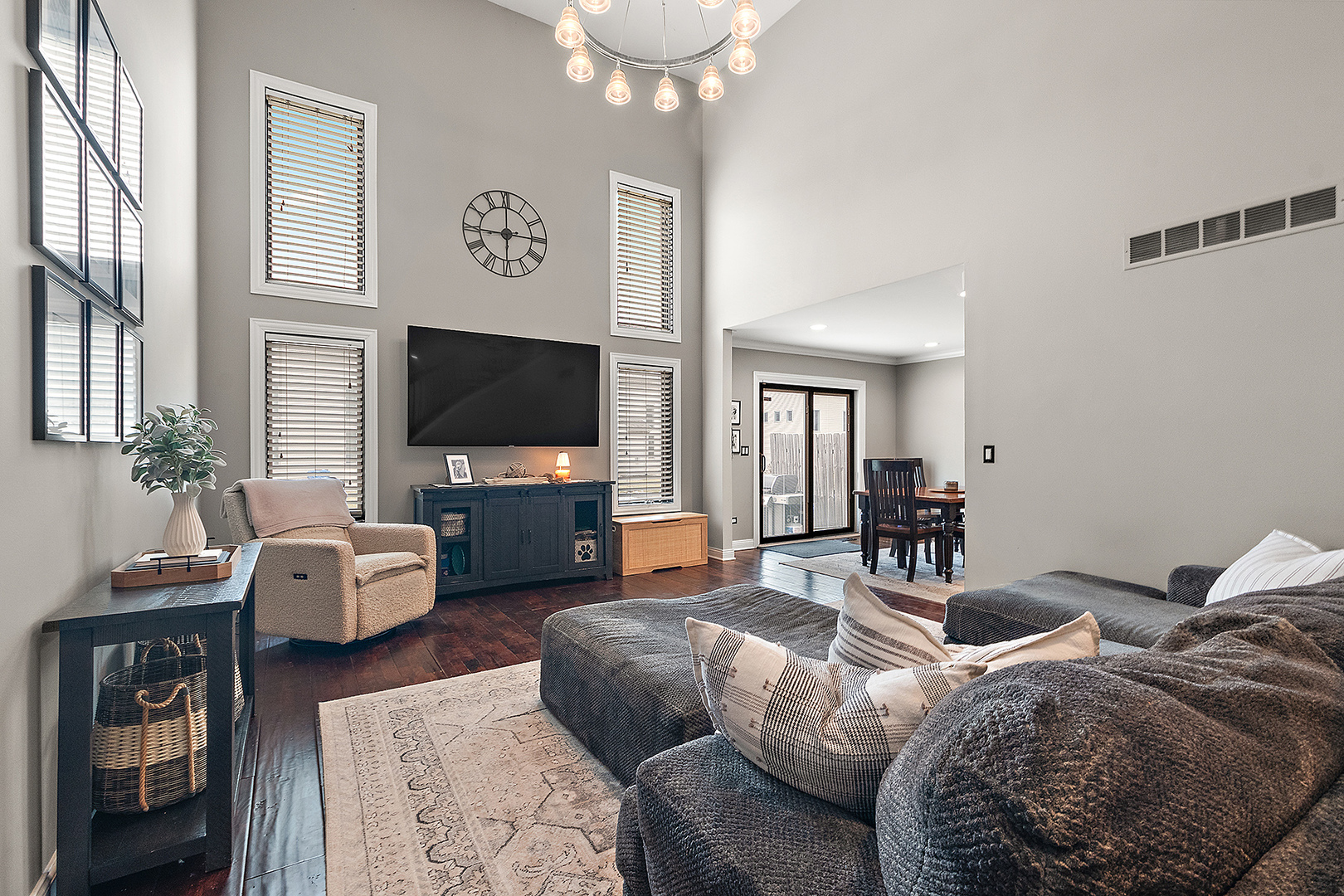 8237 Pecan Place, Frankfort, IL 60423