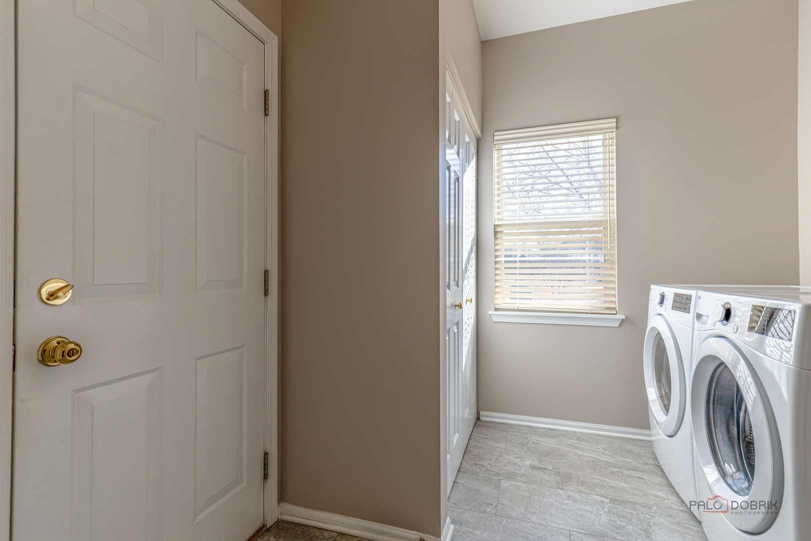 8065 Vail Court, Long Grove, IL 60047