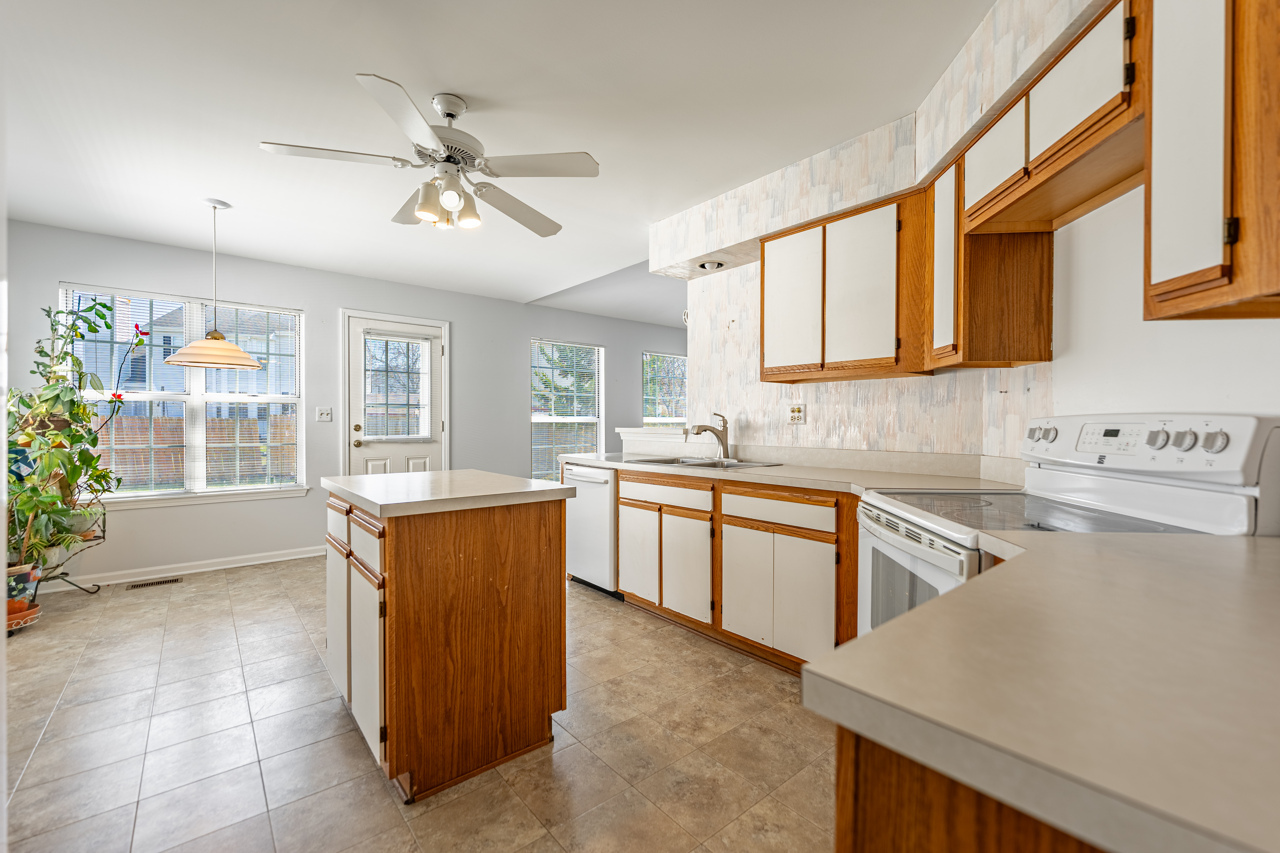 319 W Streamwood Boulevard, Streamwood, IL 60107