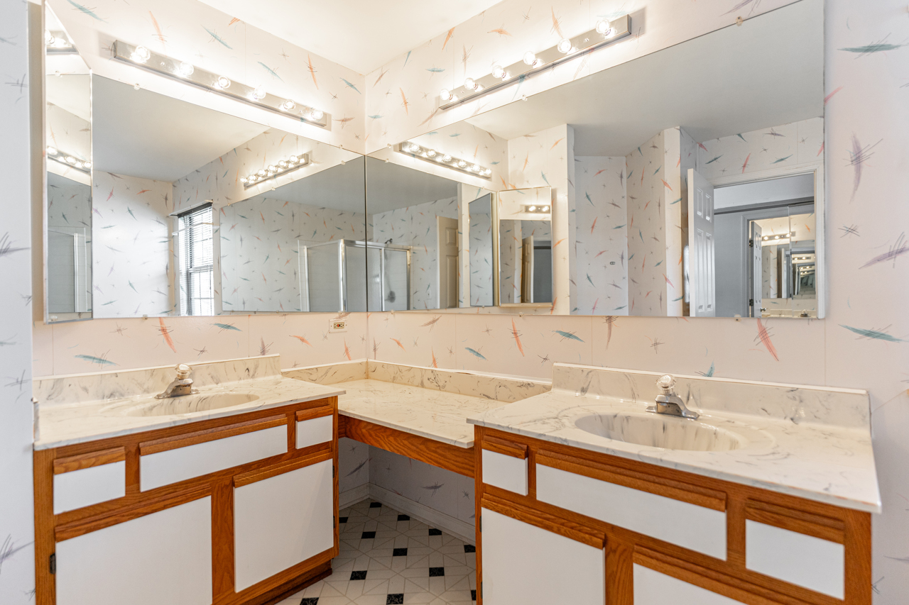 319 W Streamwood Boulevard, Streamwood, IL 60107