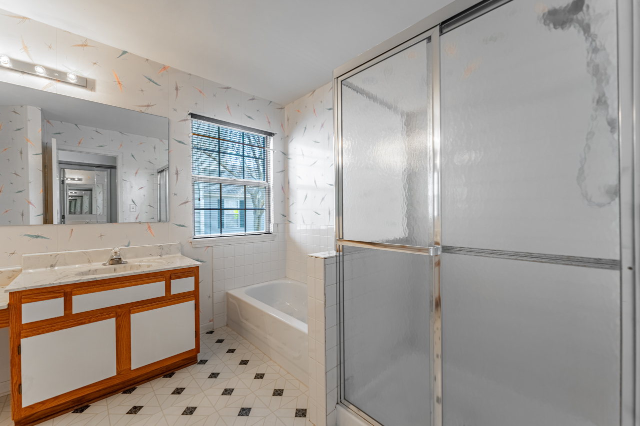 319 W Streamwood Boulevard, Streamwood, IL 60107