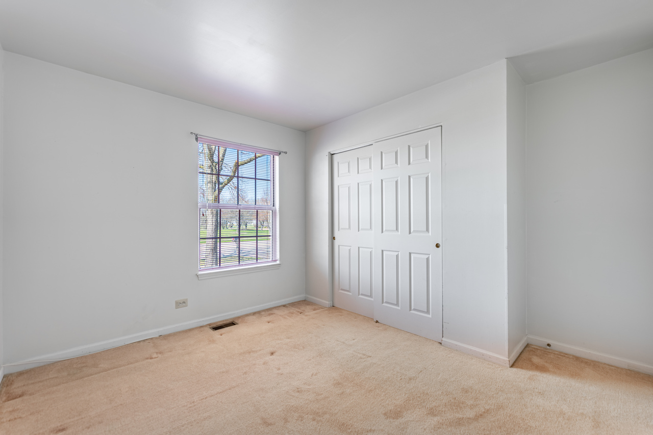 319 W Streamwood Boulevard, Streamwood, IL 60107