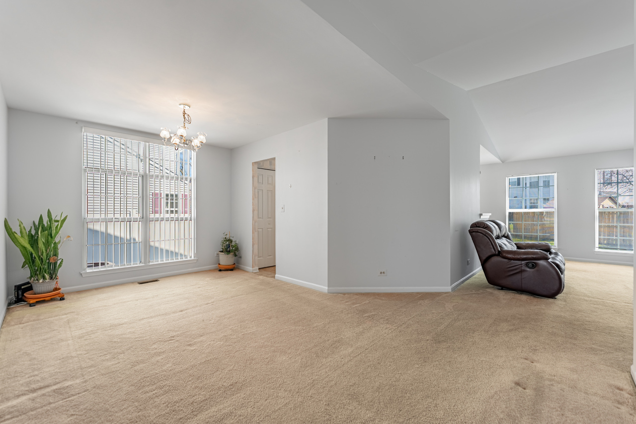 319 W Streamwood Boulevard, Streamwood, IL 60107