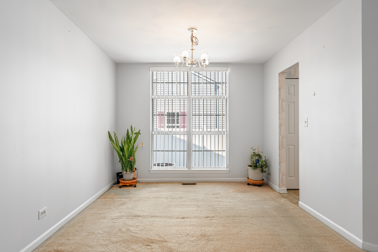 319 W Streamwood Boulevard, Streamwood, IL 60107