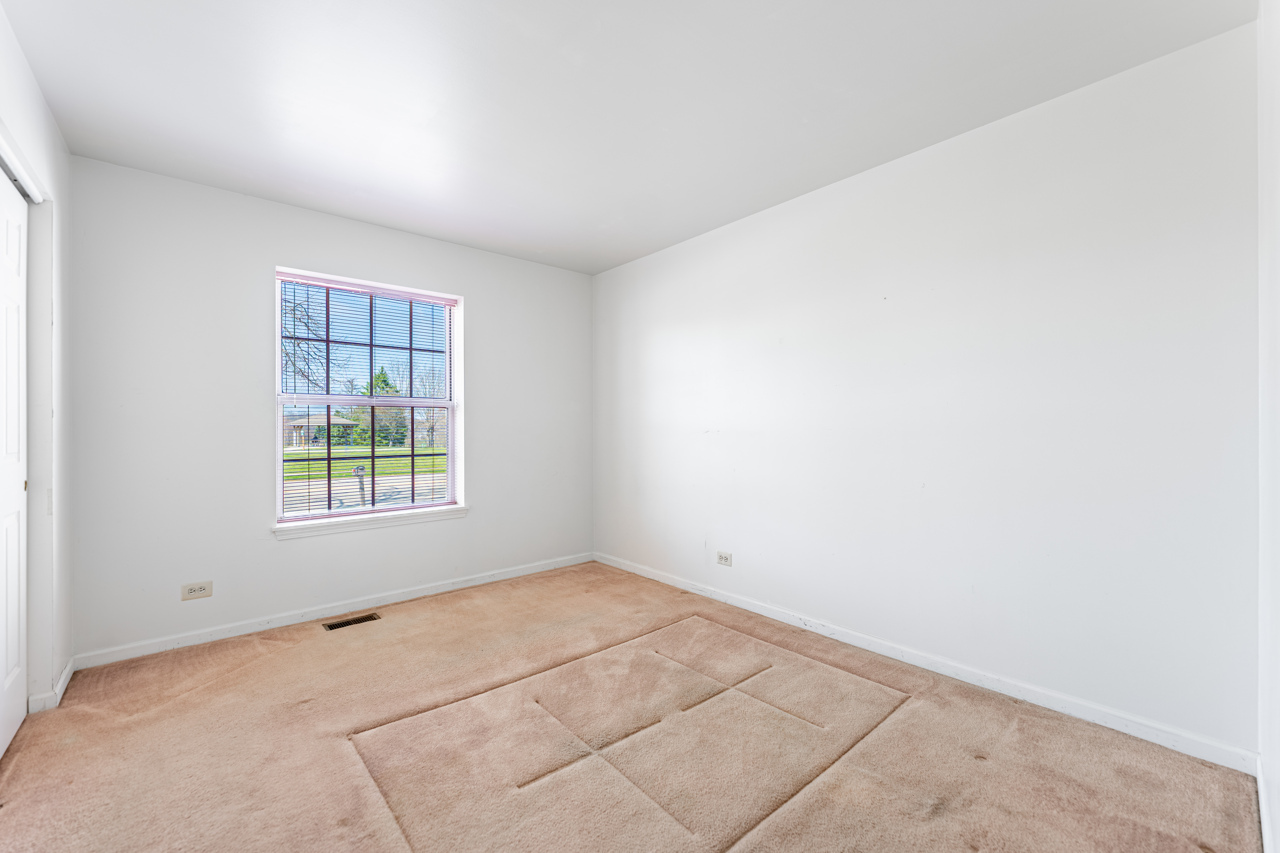 319 W Streamwood Boulevard, Streamwood, IL 60107