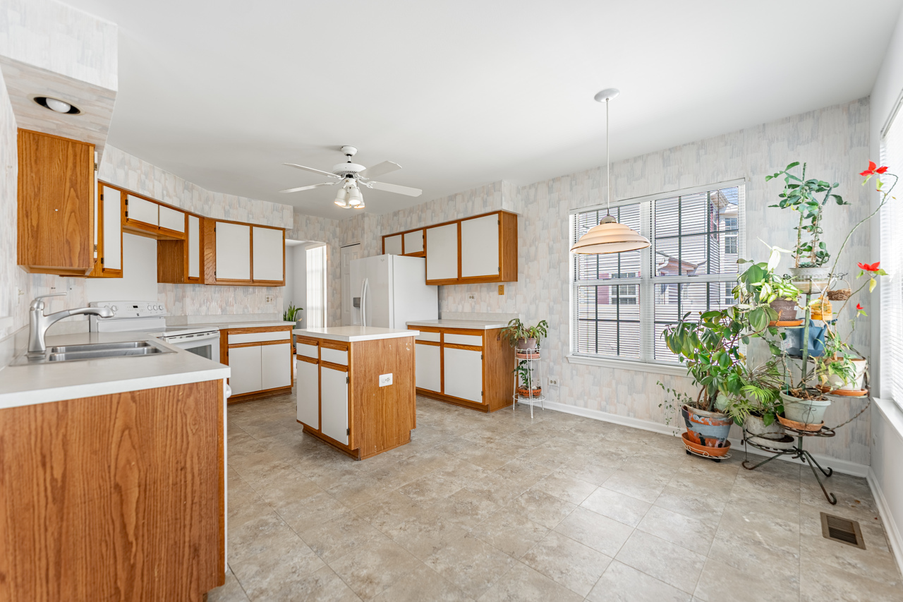 319 W Streamwood Boulevard, Streamwood, IL 60107