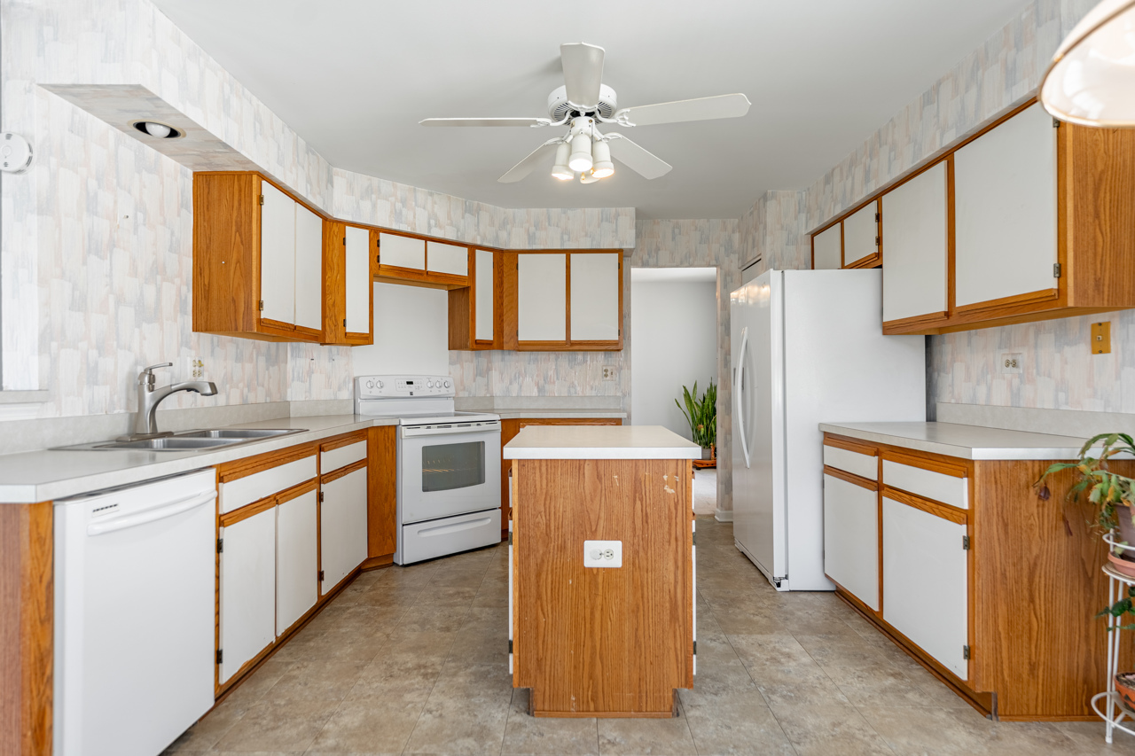 319 W Streamwood Boulevard, Streamwood, IL 60107