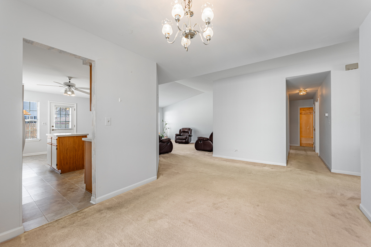 319 W Streamwood Boulevard, Streamwood, IL 60107