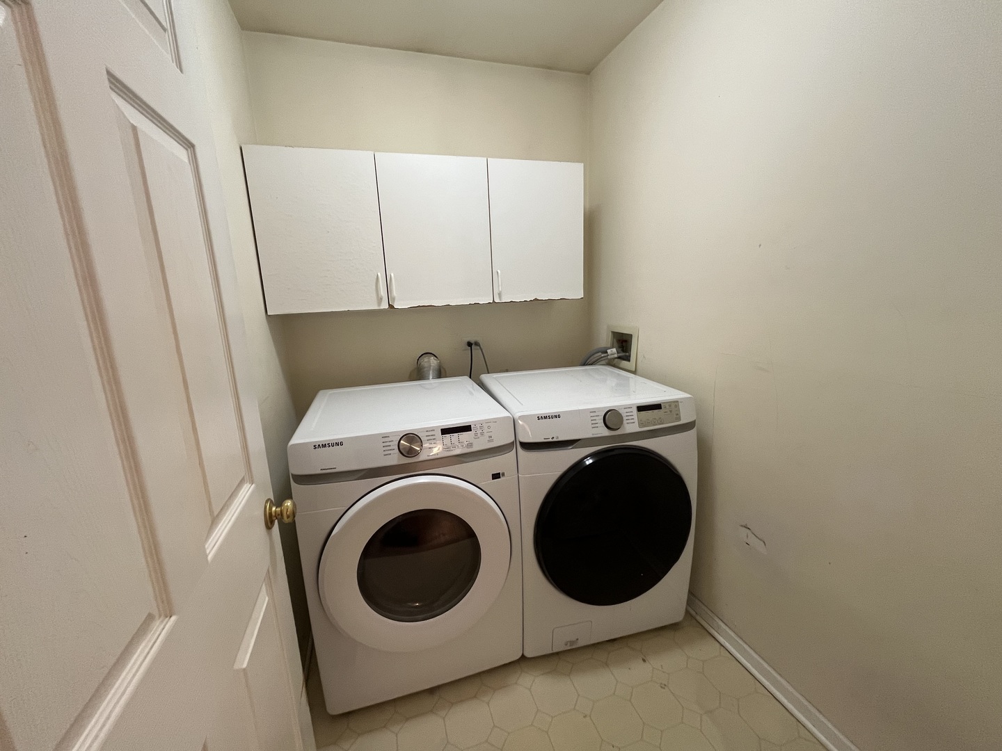 246 Homewood Drive, Bolingbrook, IL 60440