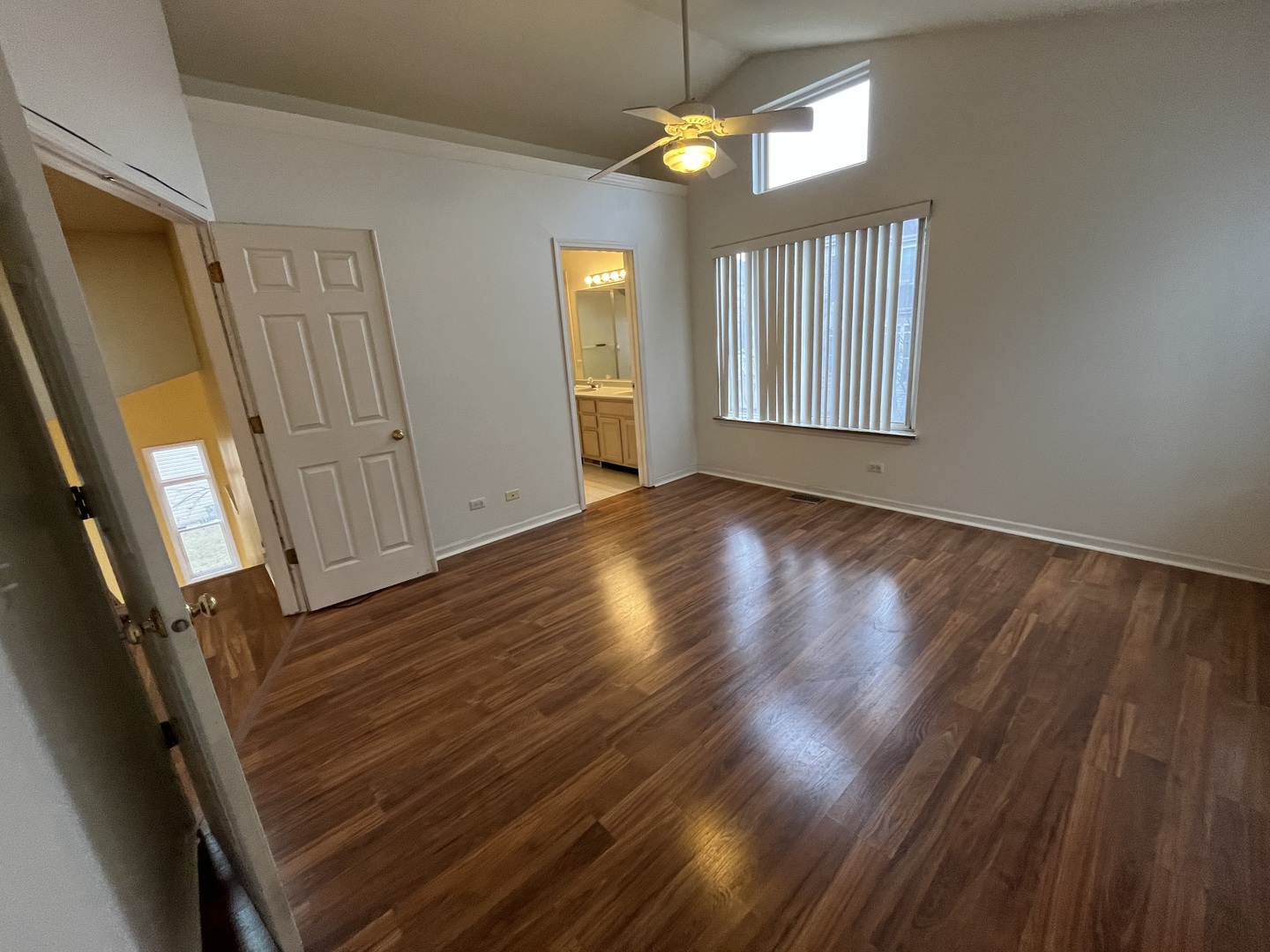 246 Homewood Drive, Bolingbrook, IL 60440