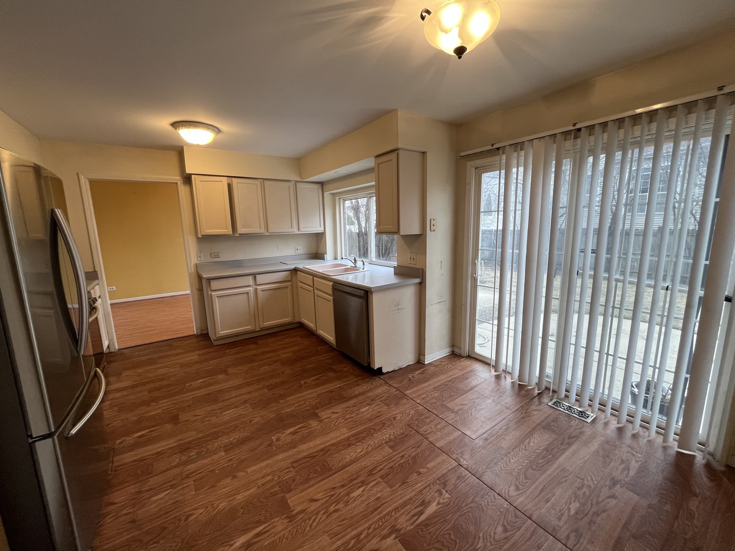 246 Homewood Drive, Bolingbrook, IL 60440