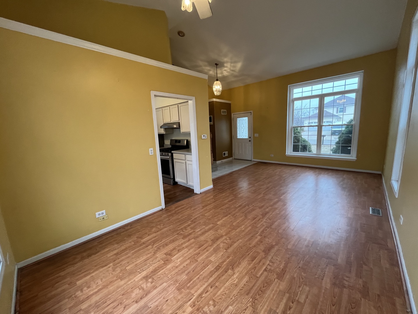 246 Homewood Drive, Bolingbrook, IL 60440