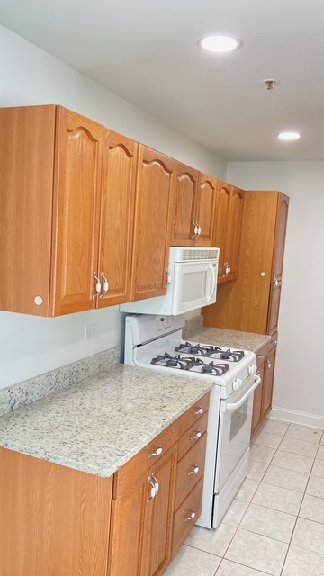 21W581 North Avenue #51, Lombard, IL 60148