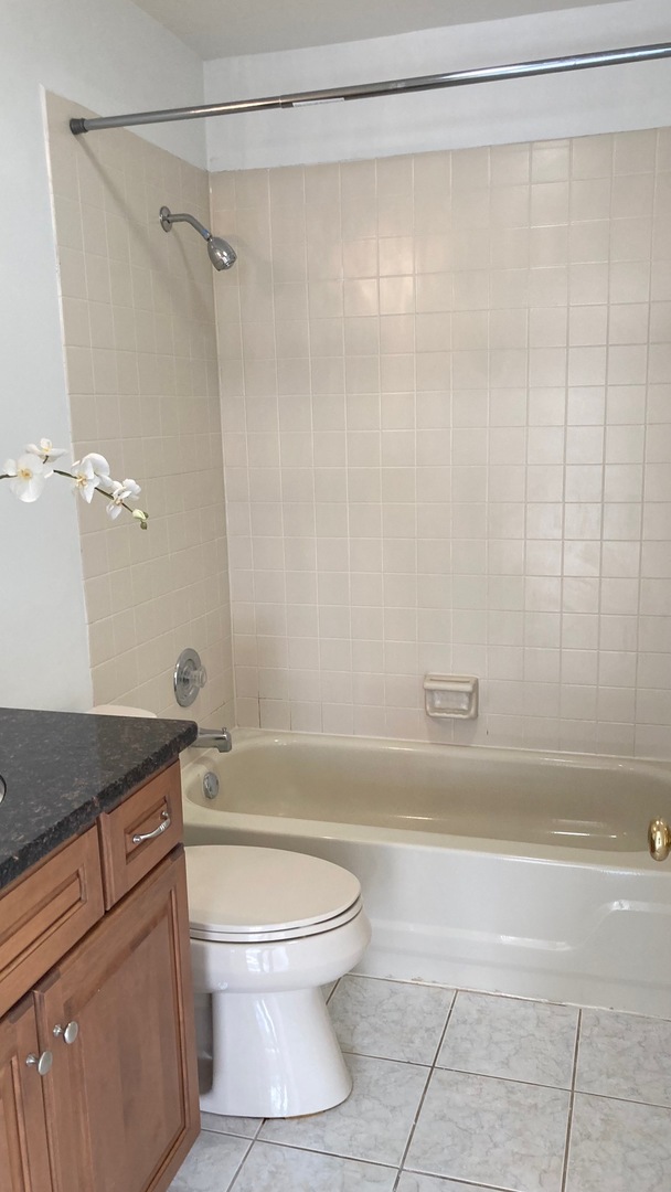 21W581 North Avenue #51, Lombard, IL 60148