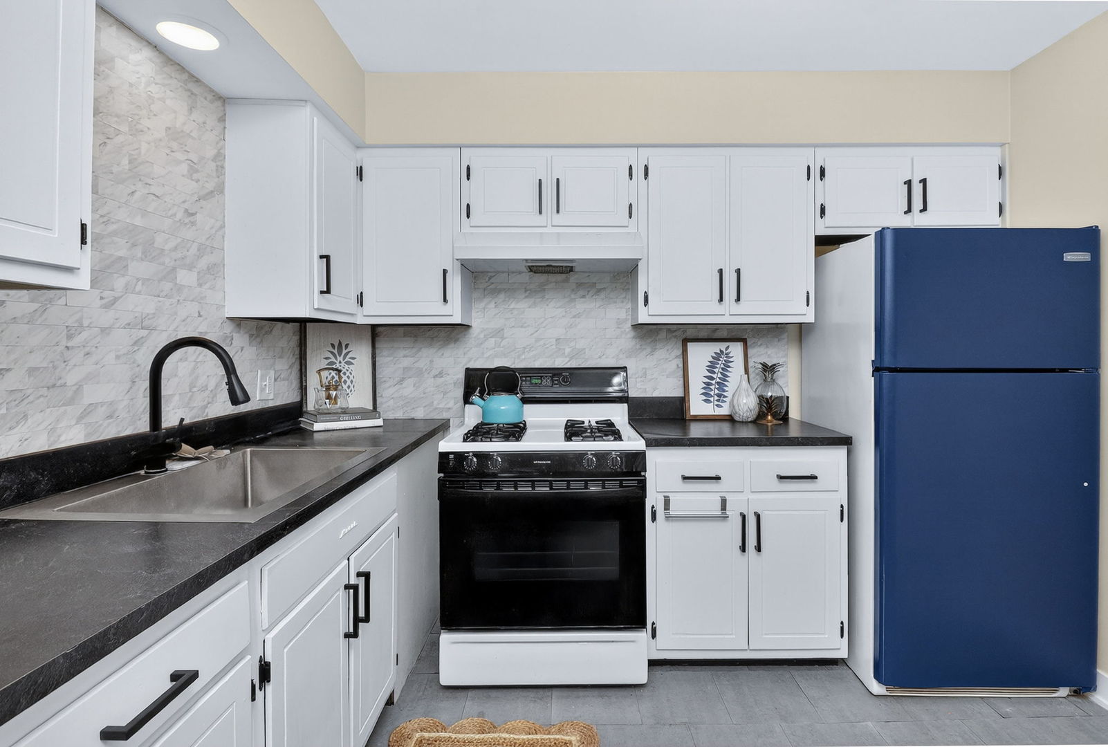 6630 S Brainard Avenue #409, Countryside, IL 60525