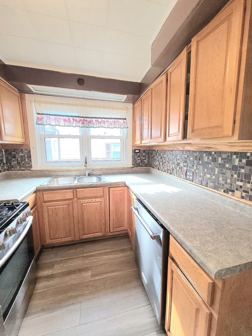 7807 Parkside Avenue, Burbank, IL 60459