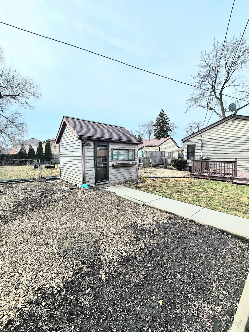 7807 Parkside Avenue, Burbank, IL 60459