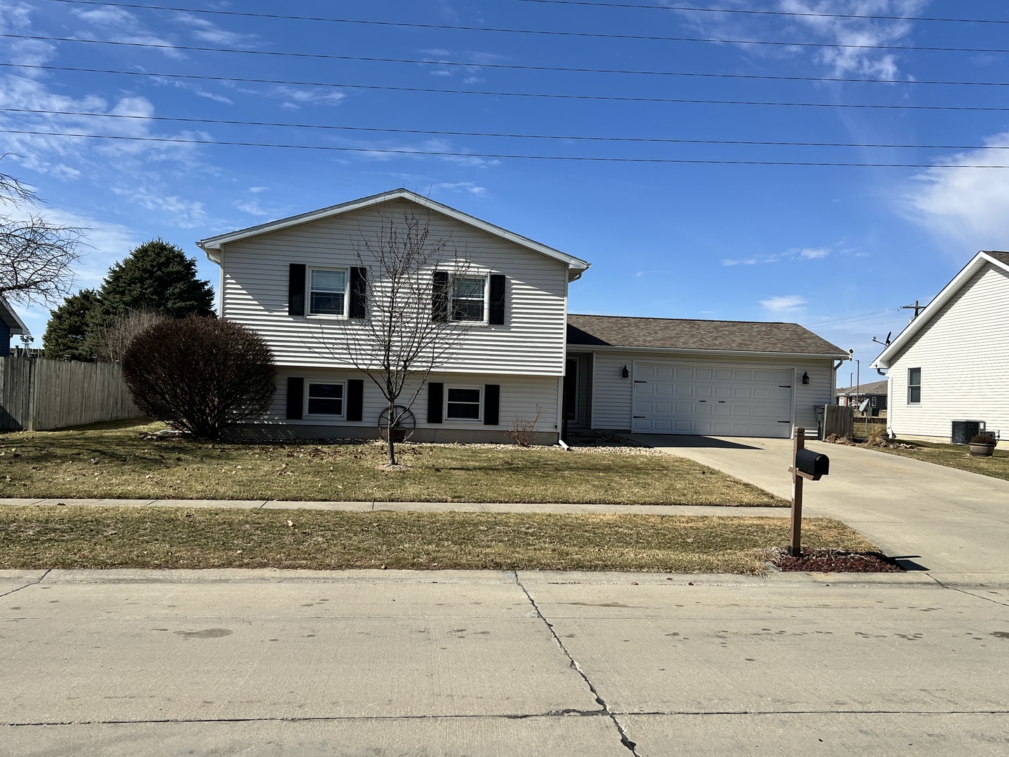 73 Kirkwood Drive, Clinton, IL 61727