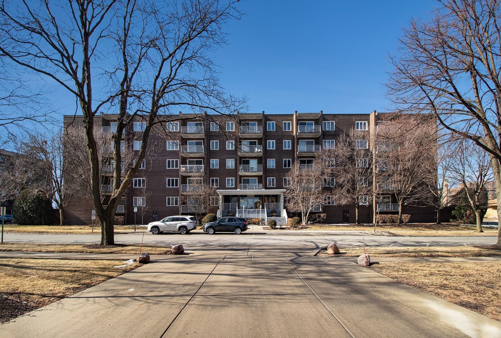 900 CENTER Street #3A, Des Plaines, IL 60016