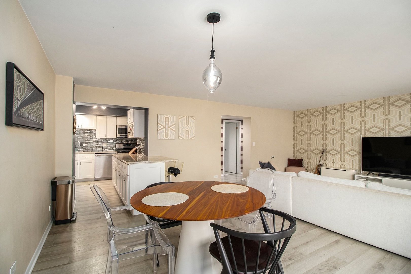 900 CENTER Street #3A, Des Plaines, IL 60016