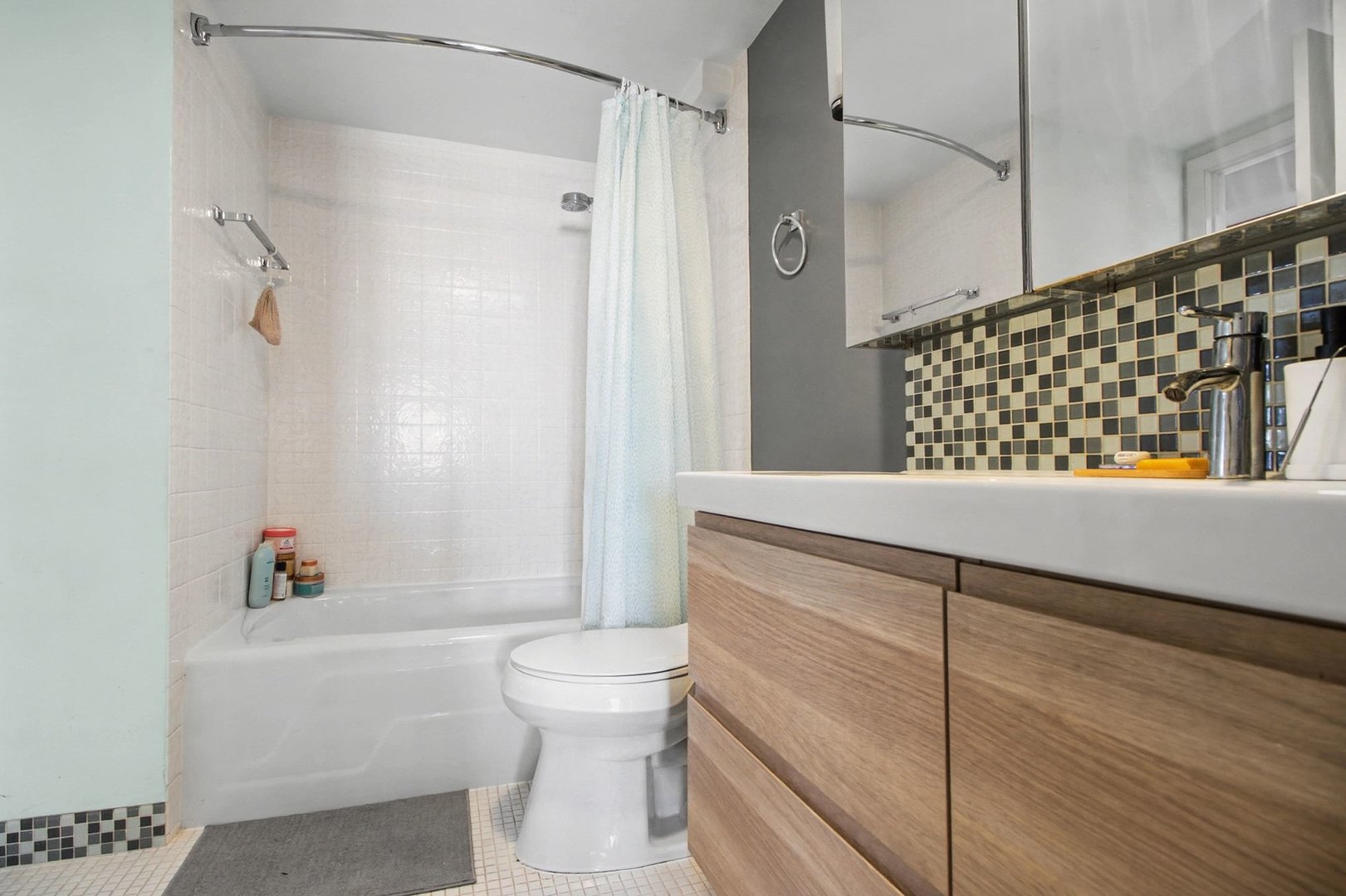 900 CENTER Street #3A, Des Plaines, IL 60016