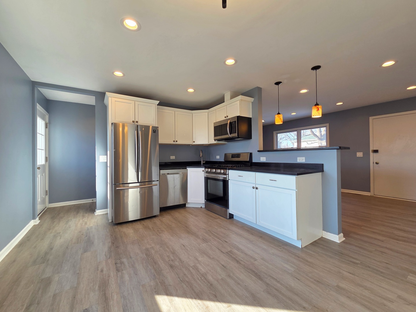 817 Tomahawk Trail, Round Lake Heights, IL 60073