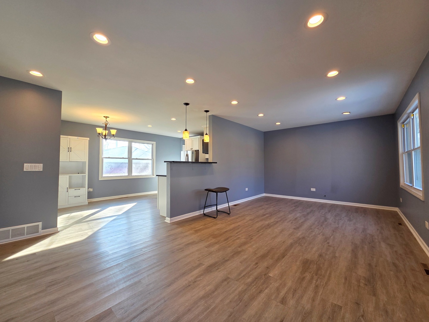 817 Tomahawk Trail, Round Lake Heights, IL 60073