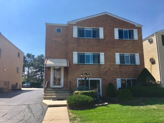 8435 W Oak Avenue, Niles, IL 60714