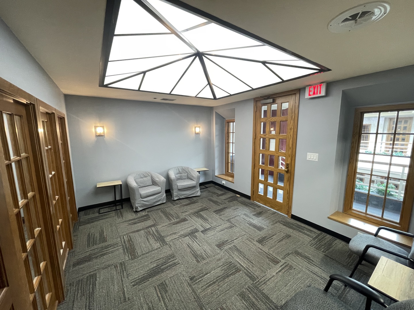 340 W Butterfield Road #4D, Elmhurst, IL 60126