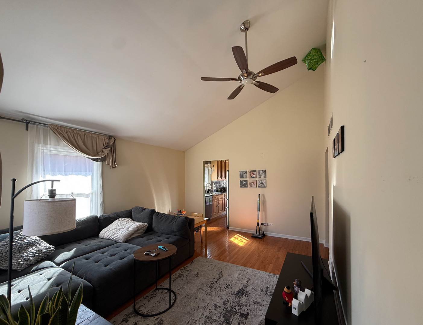 401 S Whispering Hills Drive, Naperville, IL 60540