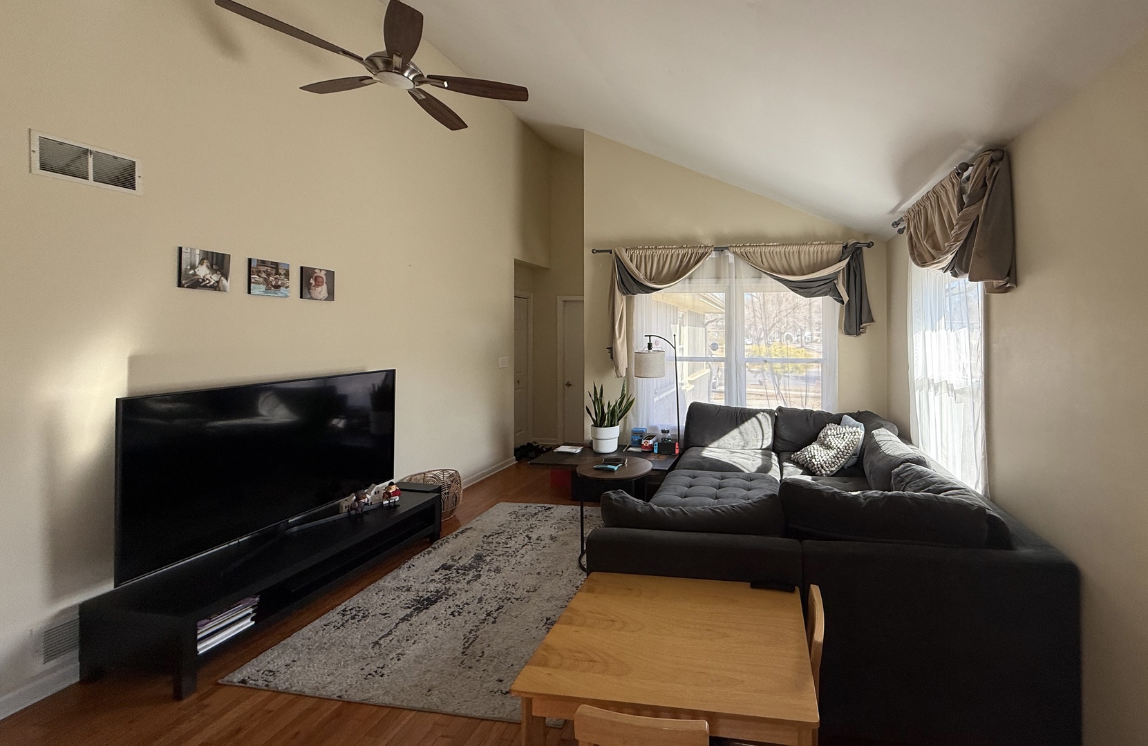 401 S Whispering Hills Drive, Naperville, IL 60540