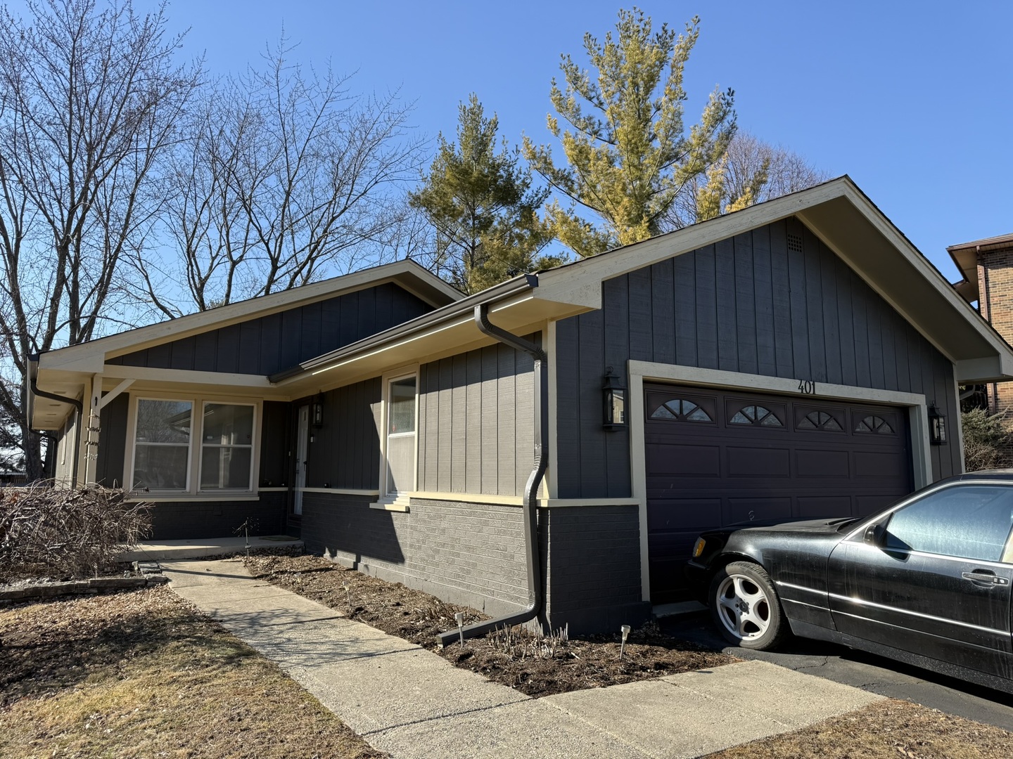 401 S Whispering Hills Drive, Naperville, IL 60540