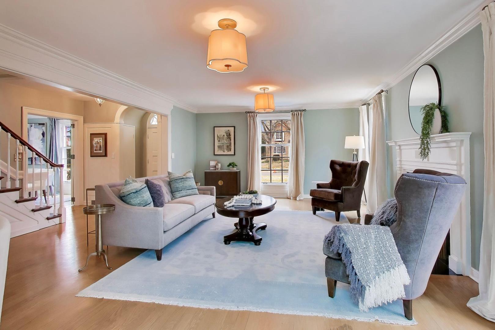 266 W Claremont Street, Elmhurst, IL 60126