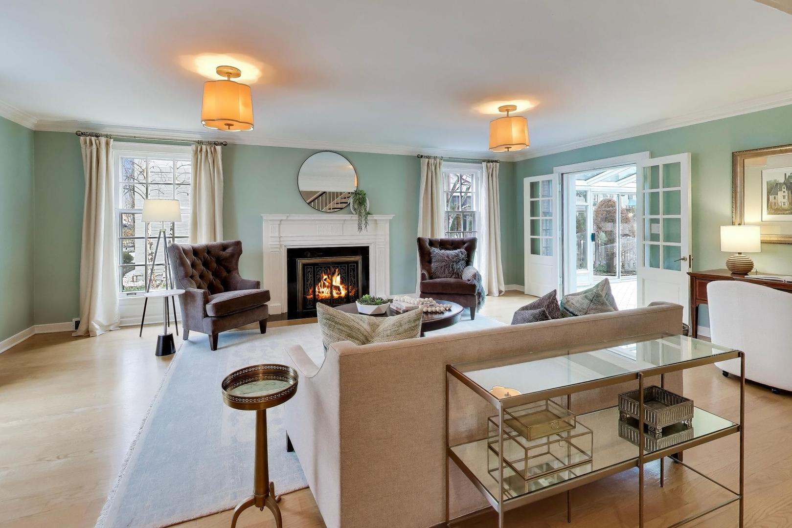 266 W Claremont Street, Elmhurst, IL 60126