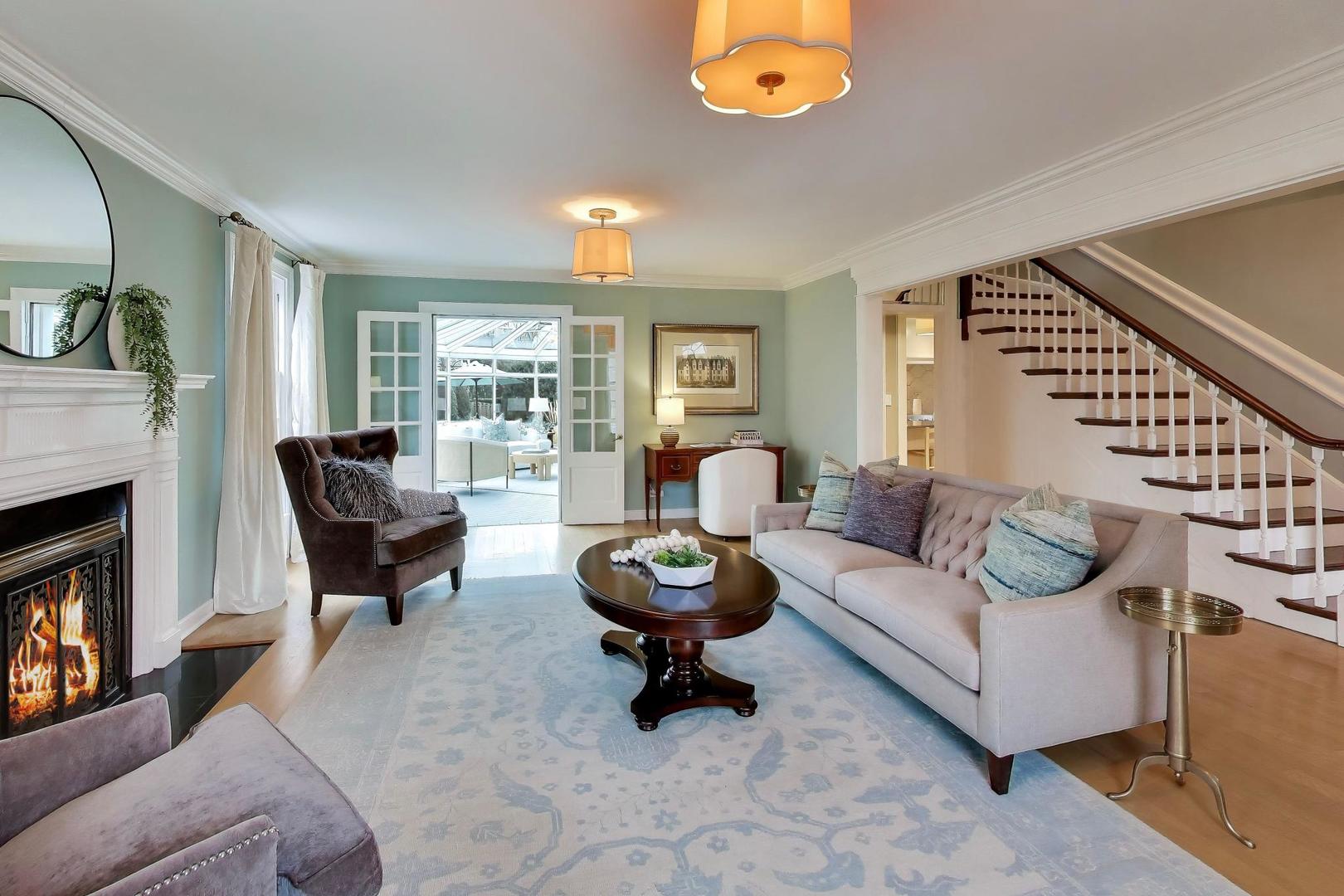 266 W Claremont Street, Elmhurst, IL 60126