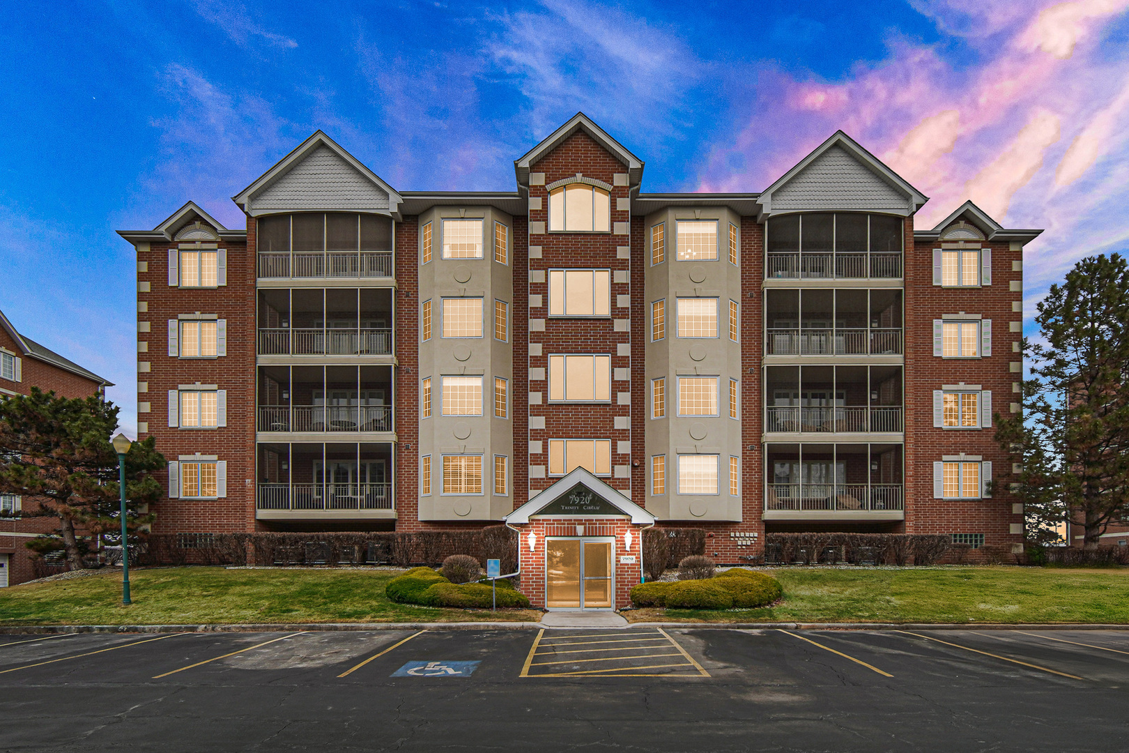 7920 Trinity Circle #4SW, Tinley Park, IL 60487