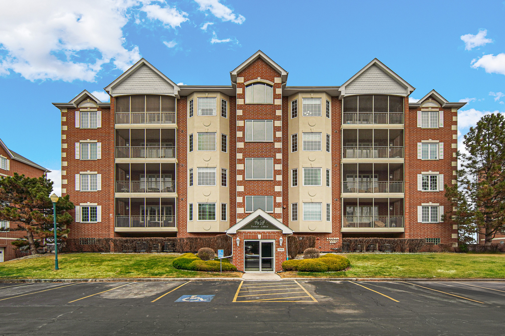 7920 Trinity Circle #4SW, Tinley Park, IL 60487