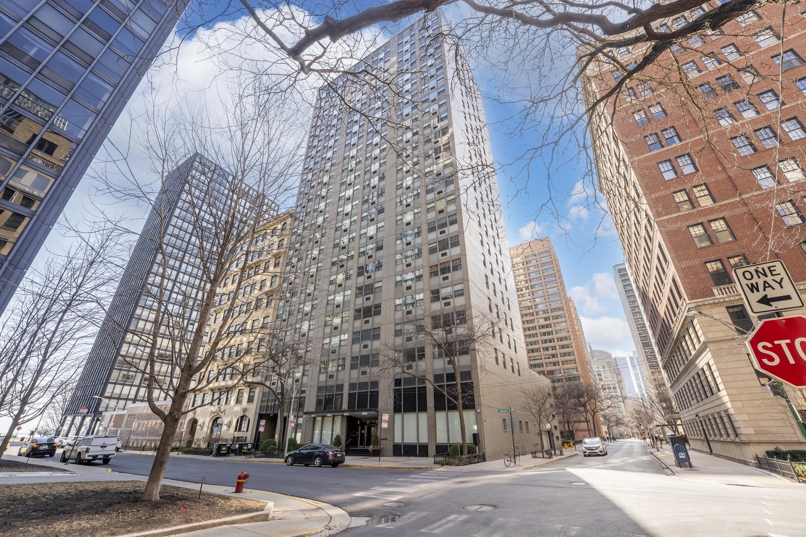 253 E Delaware Place #4E, Chicago, IL 60611