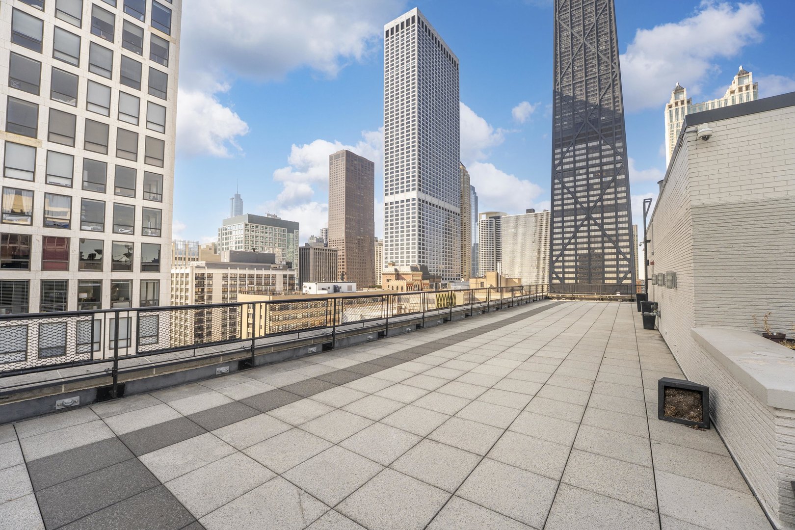 253 E Delaware Place #4E, Chicago, IL 60611