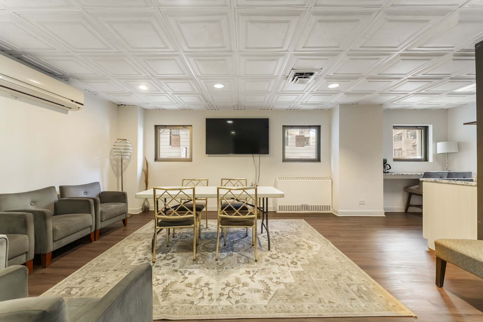 253 E Delaware Place #4E, Chicago, IL 60611