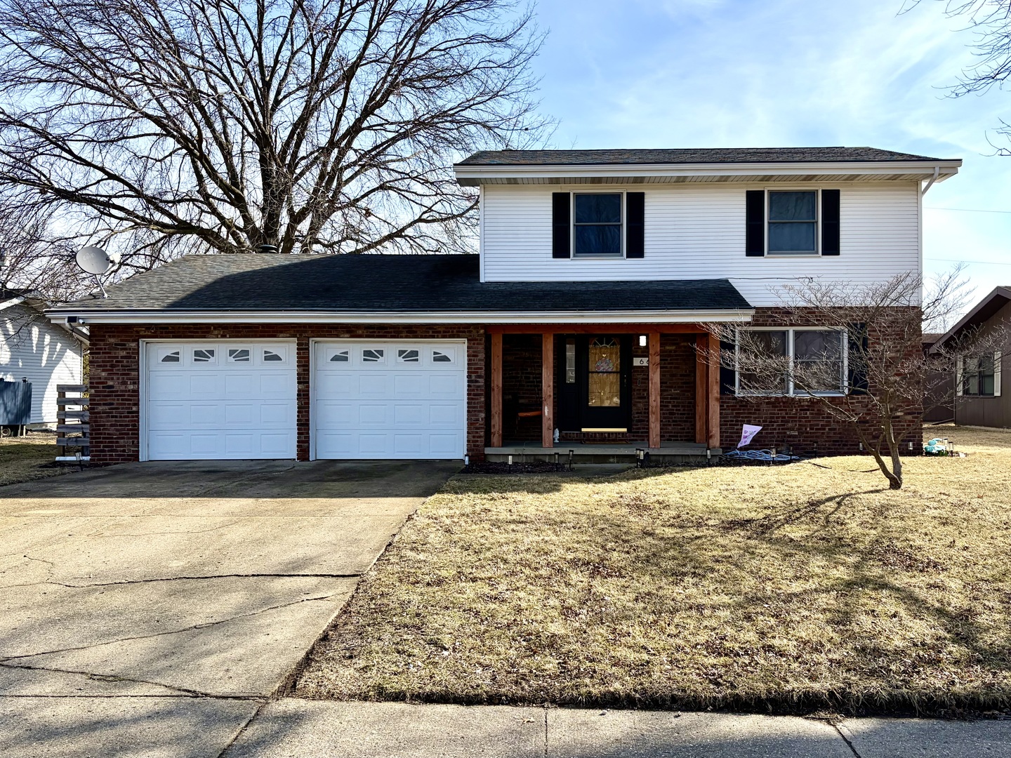 66 Holiday Drive, Clinton, IL 61727