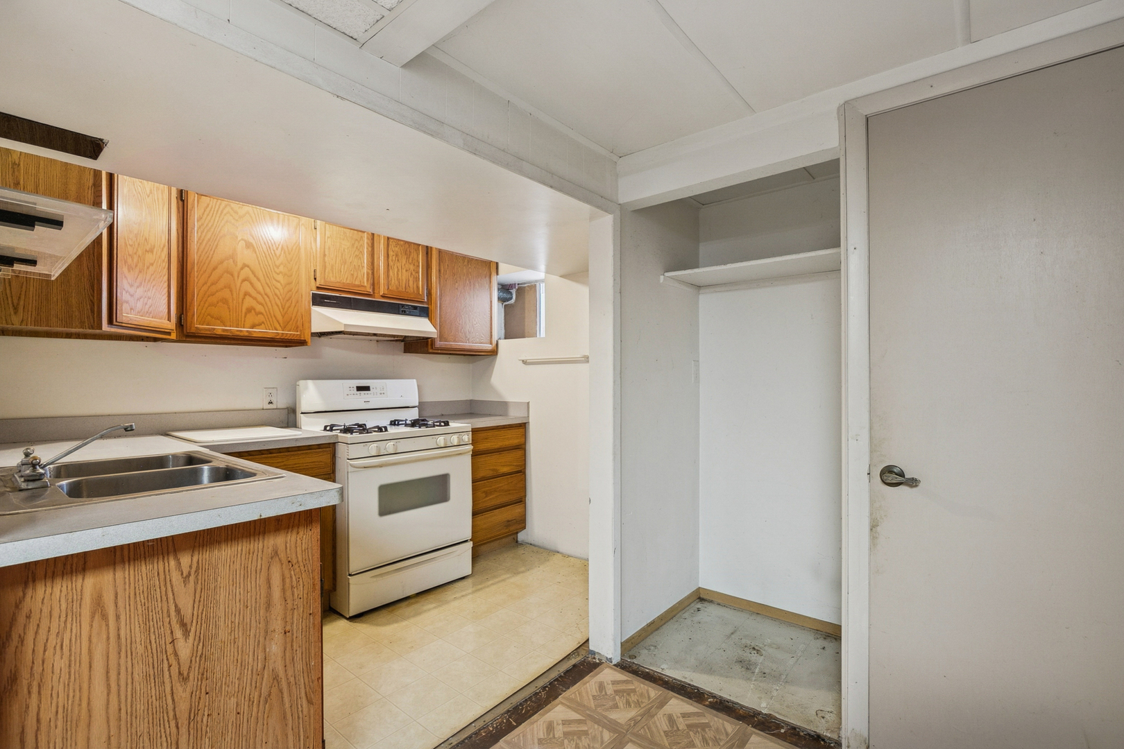 3821 Cheyenne Road, Gurnee, IL 60031