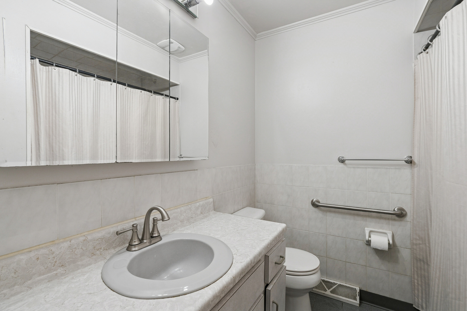 3821 Cheyenne Road, Gurnee, IL 60031