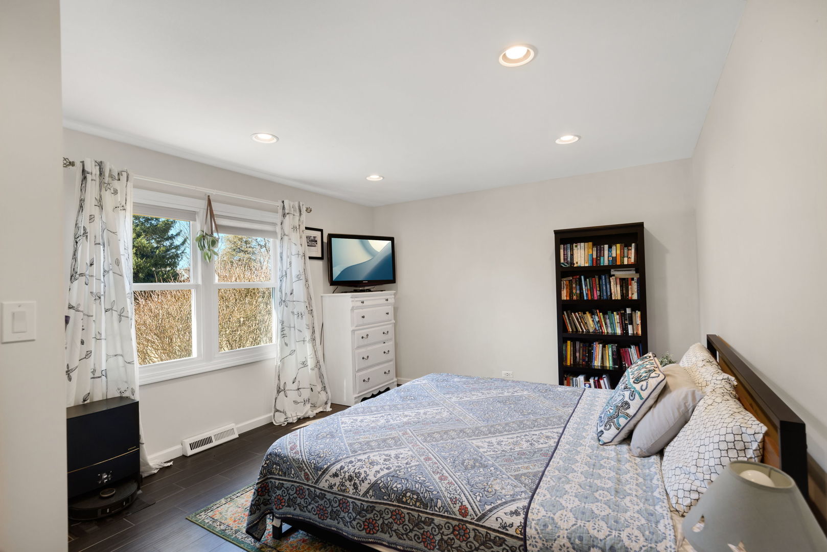 27942 N Lakeview Circle, McHenry, IL 60051