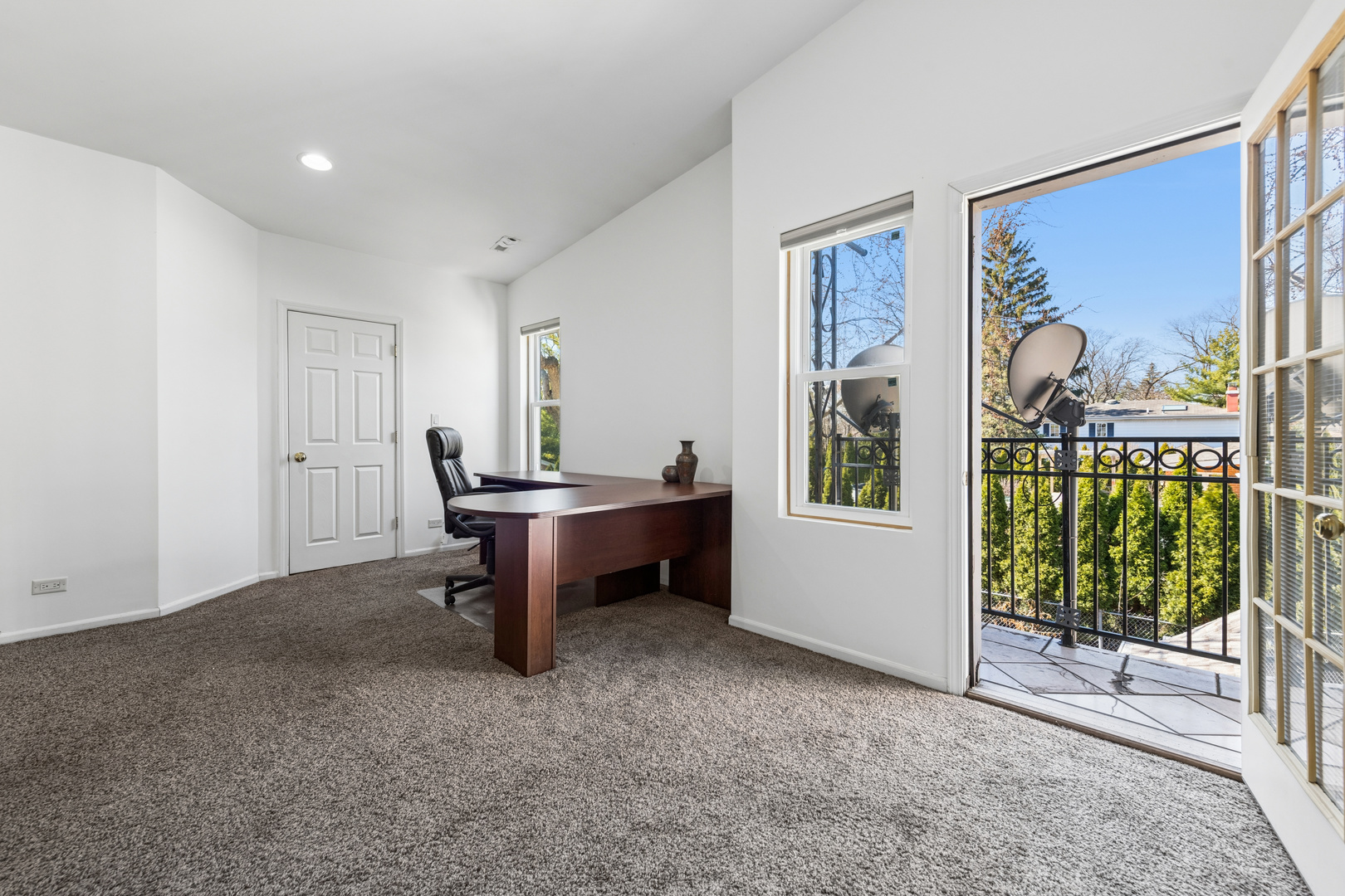 23 W ALGONQUIN Road, Des Plaines, IL 60016