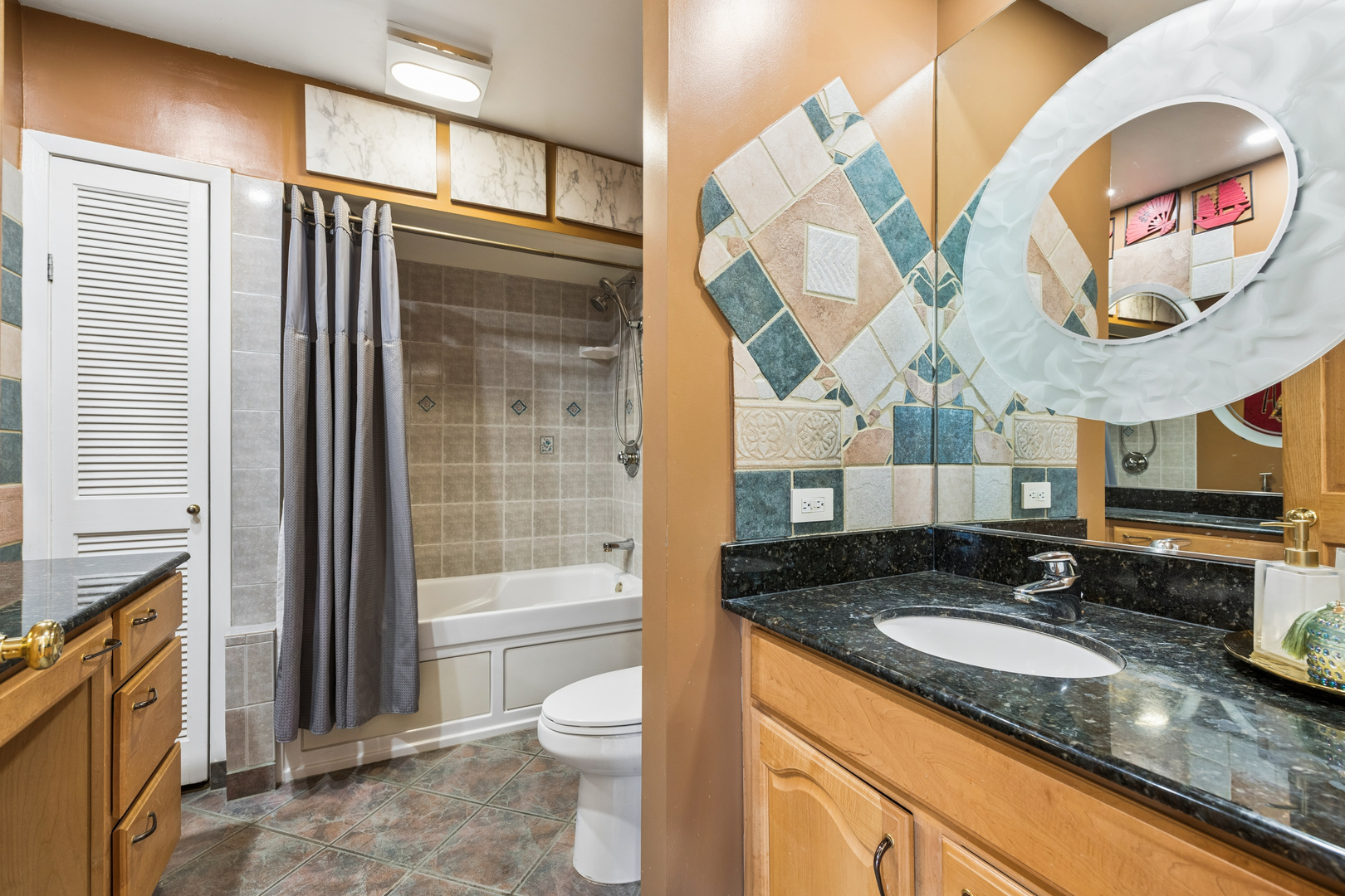 23 W ALGONQUIN Road, Des Plaines, IL 60016