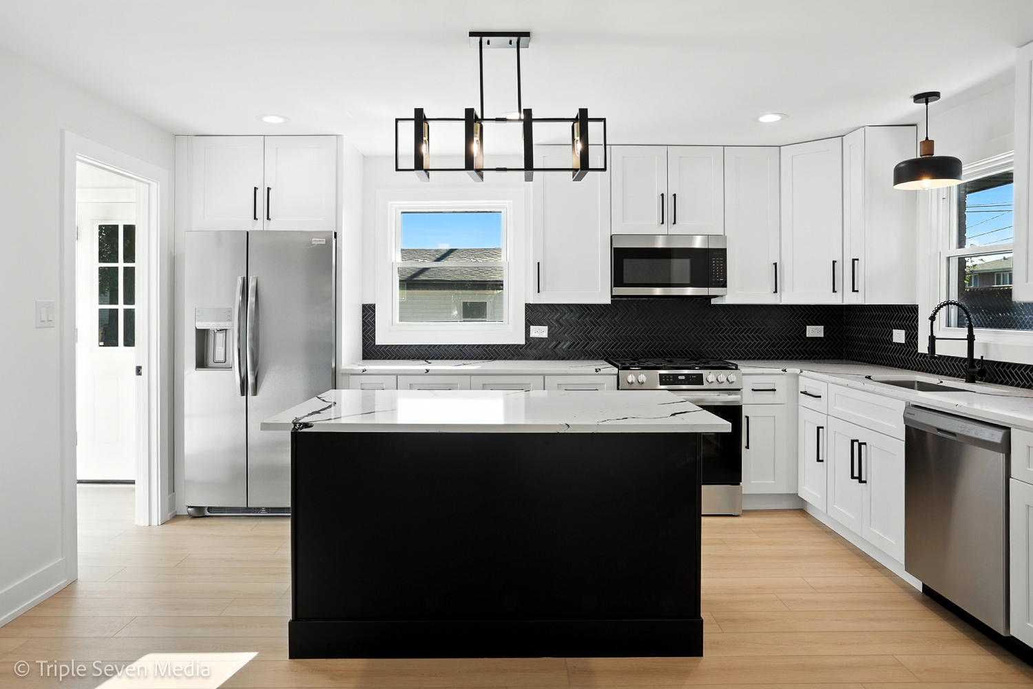 8053 Newland Avenue, Burbank, IL 60459