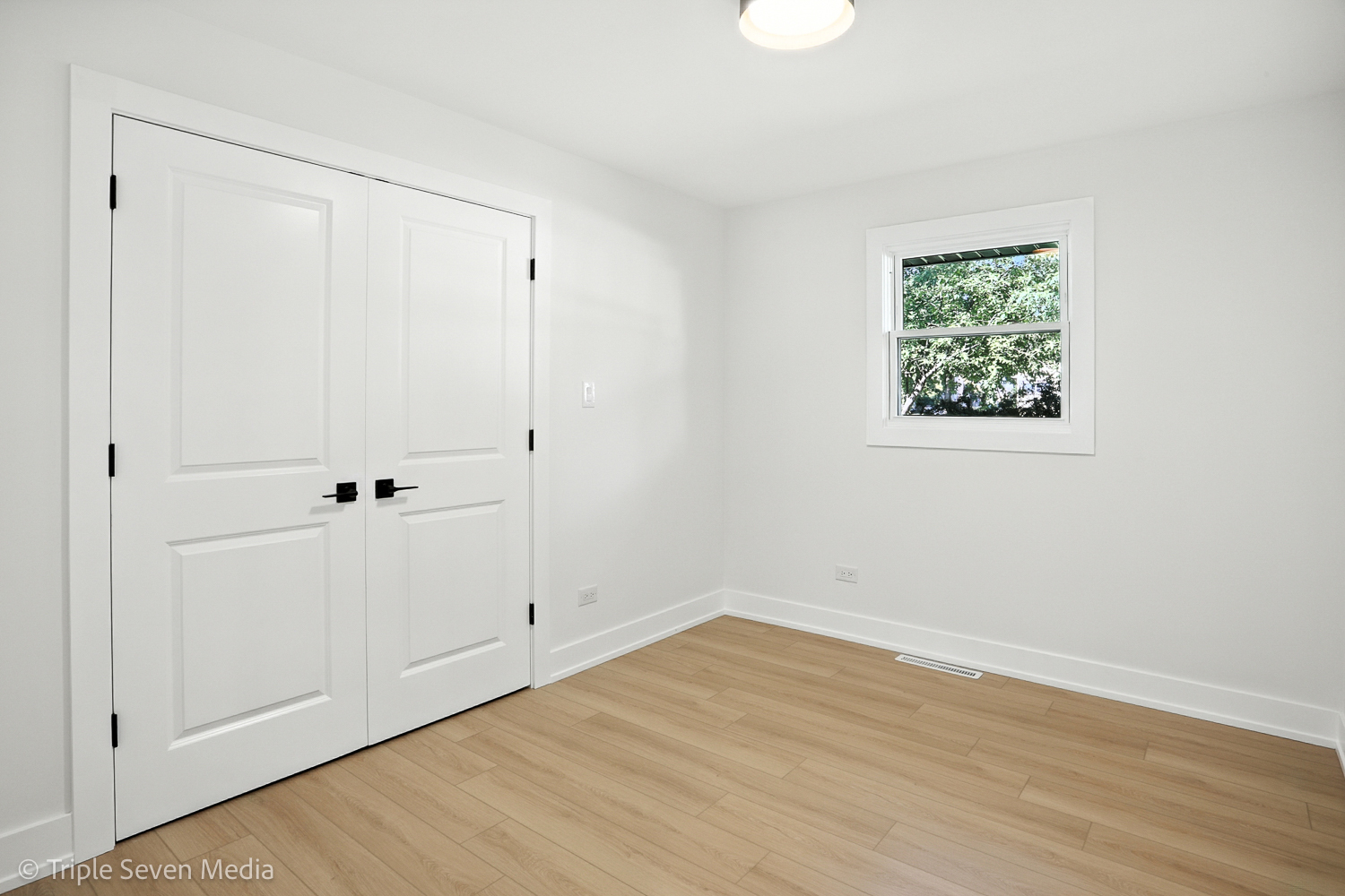 8053 Newland Avenue, Burbank, IL 60459