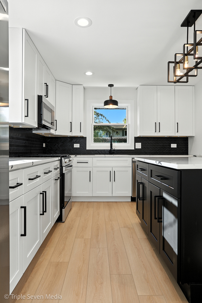 8053 Newland Avenue, Burbank, IL 60459