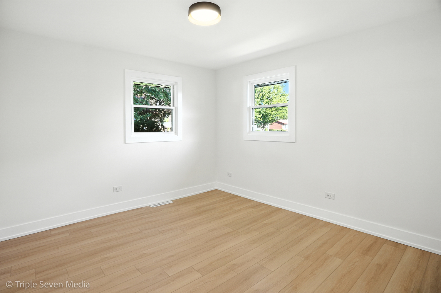 8053 Newland Avenue, Burbank, IL 60459